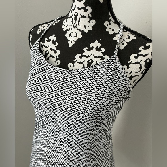 Lululemon Athletica Black and White Tank Top Sz 8 - Picture 2 of 8